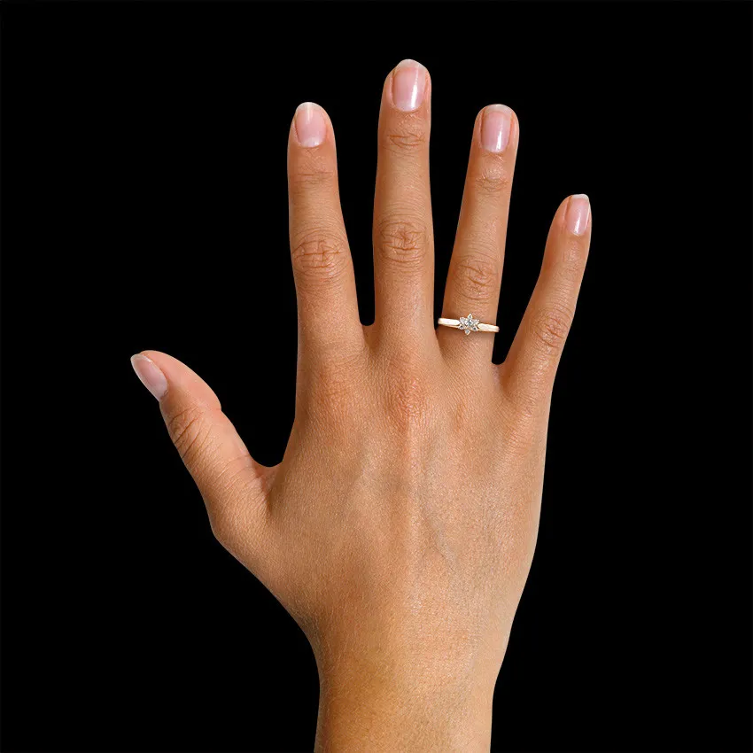0.15 quilates anillo flor diamante en oro rojo 
