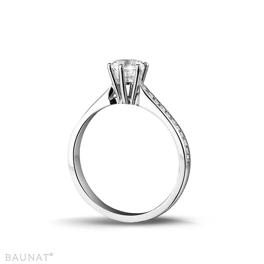 0.50 quilates anillo solitario diamante de oro blanco con diamantes en los lados 