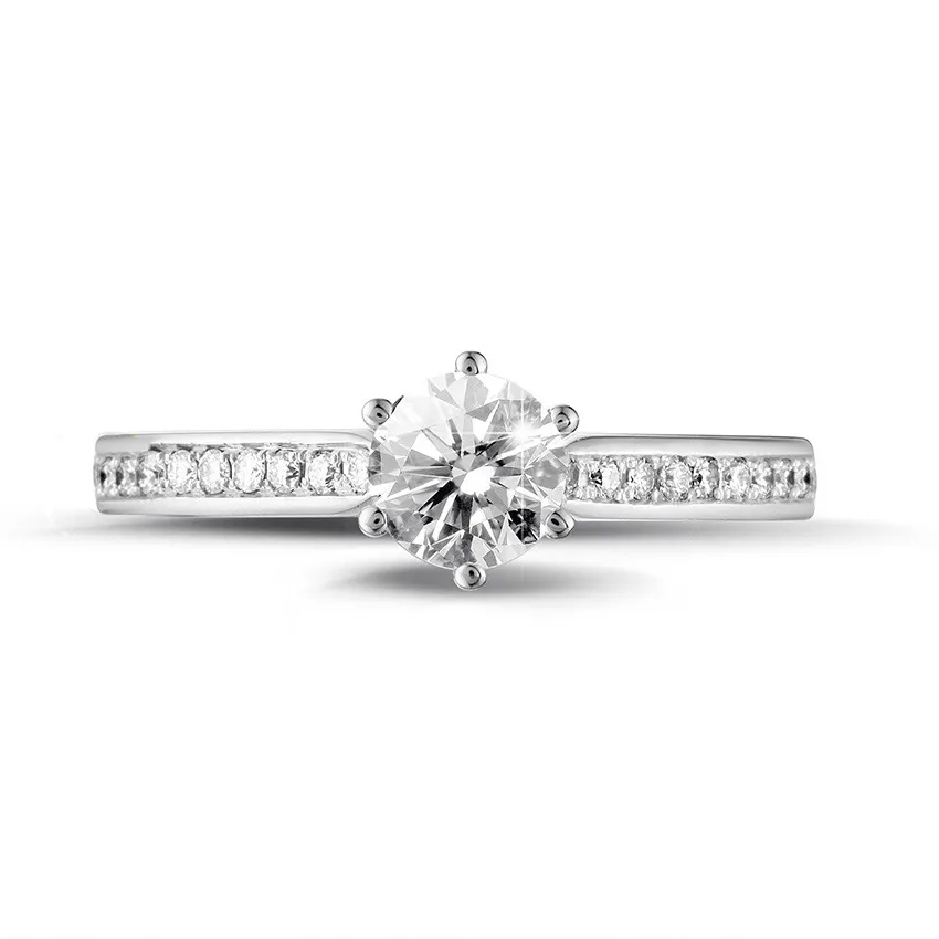 0.50 quilates anillo solitario diamante de oro blanco con diamantes en los lados 