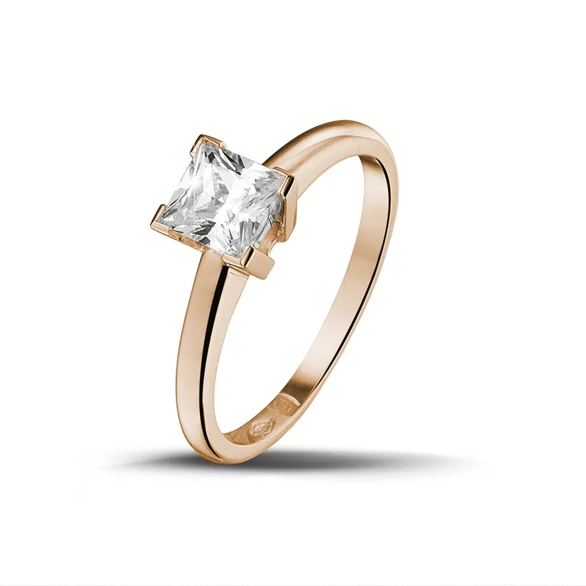 0.70 quilates anillo solitario en oro rojo con diamante talla princesa 