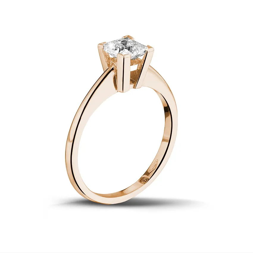 0.70 quilates anillo solitario en oro rojo con diamante talla princesa 