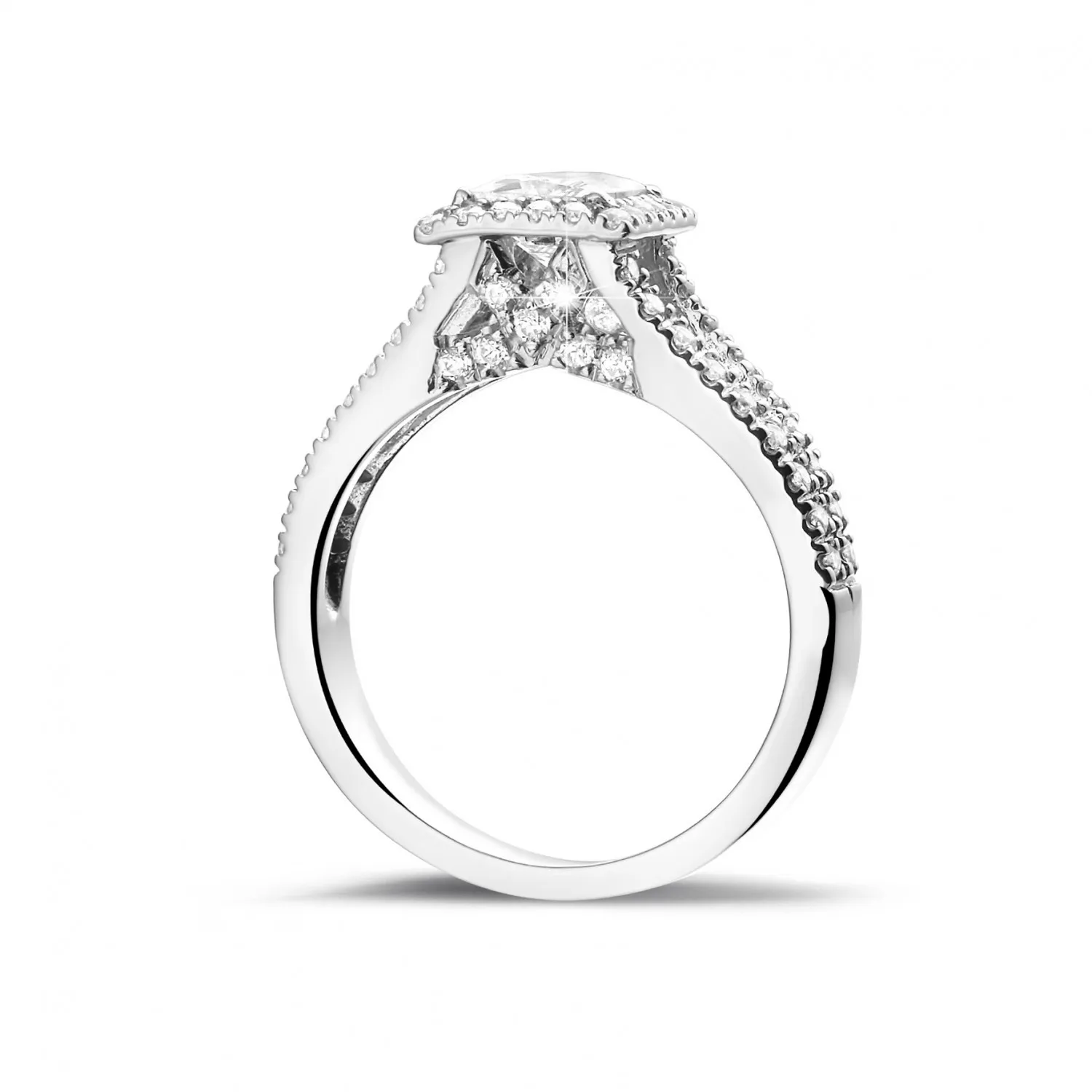 0.70 quilates anillo solitario en platino con diamante talla princesa y diamantes laterales 