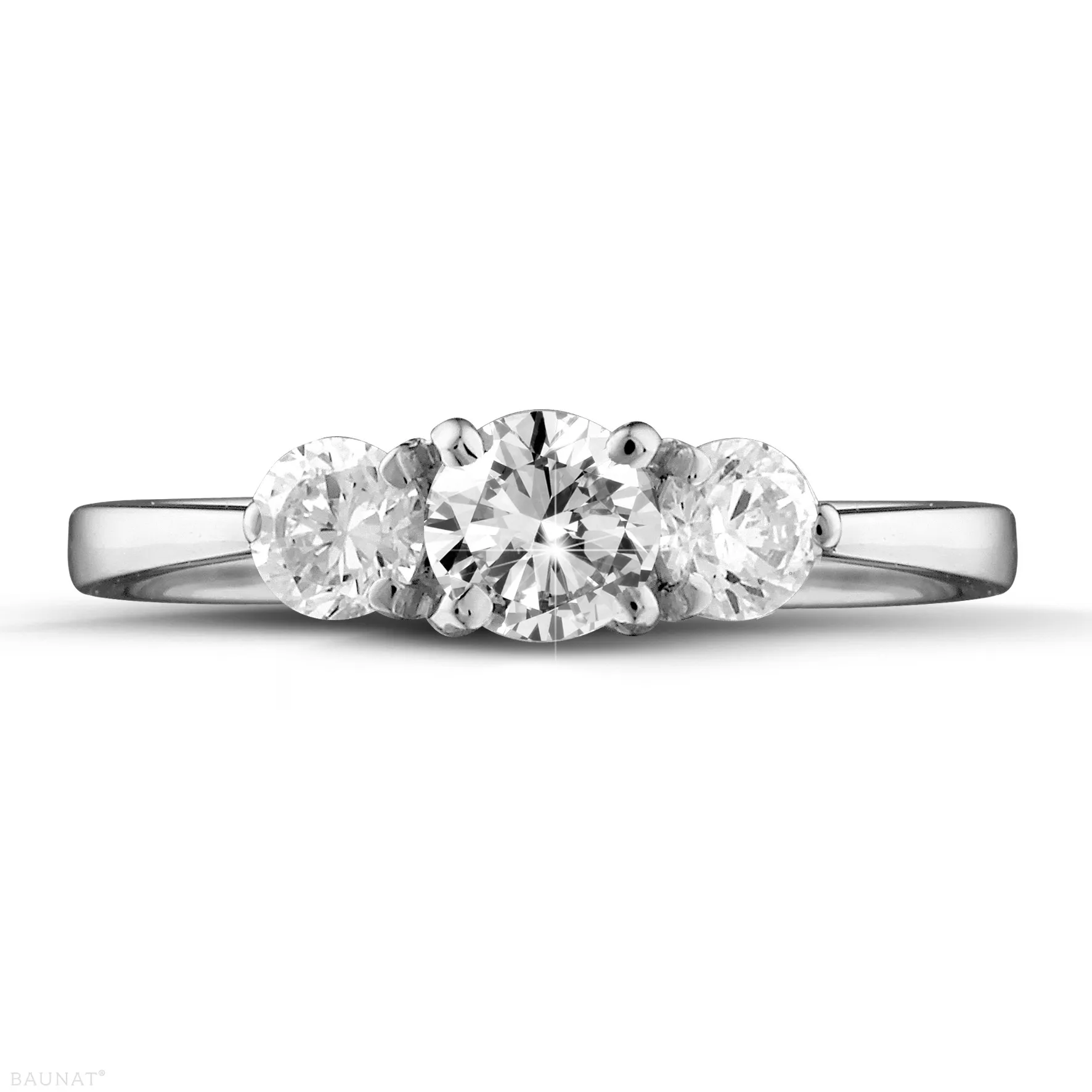 0.95 quilates anillo trilogía en platino con diamantes redondos 