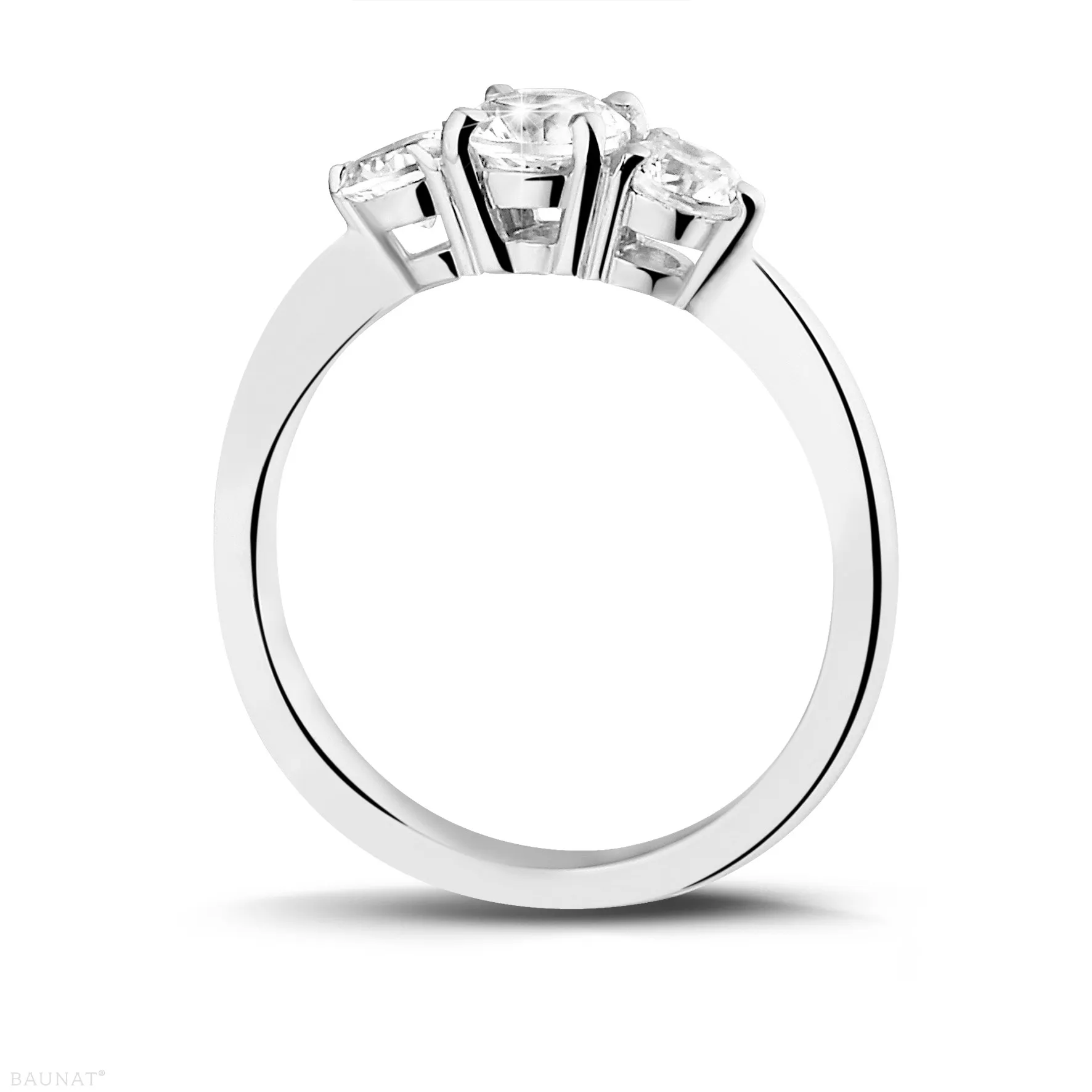 0.95 quilates anillo trilogía en platino con diamantes redondos 