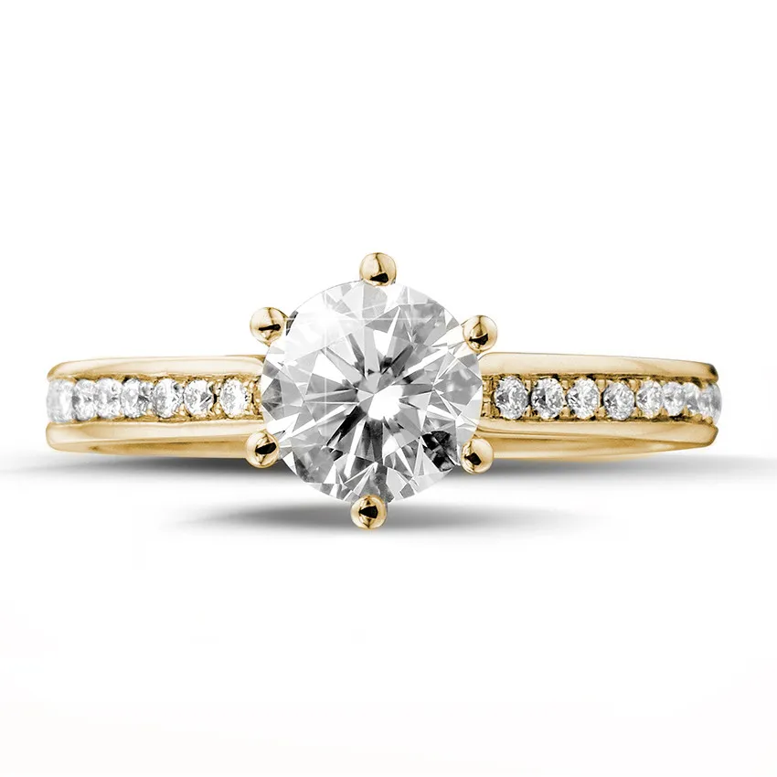 1.00 quilates anillo de oro amarillo de diamantes con diamantes en los lados 