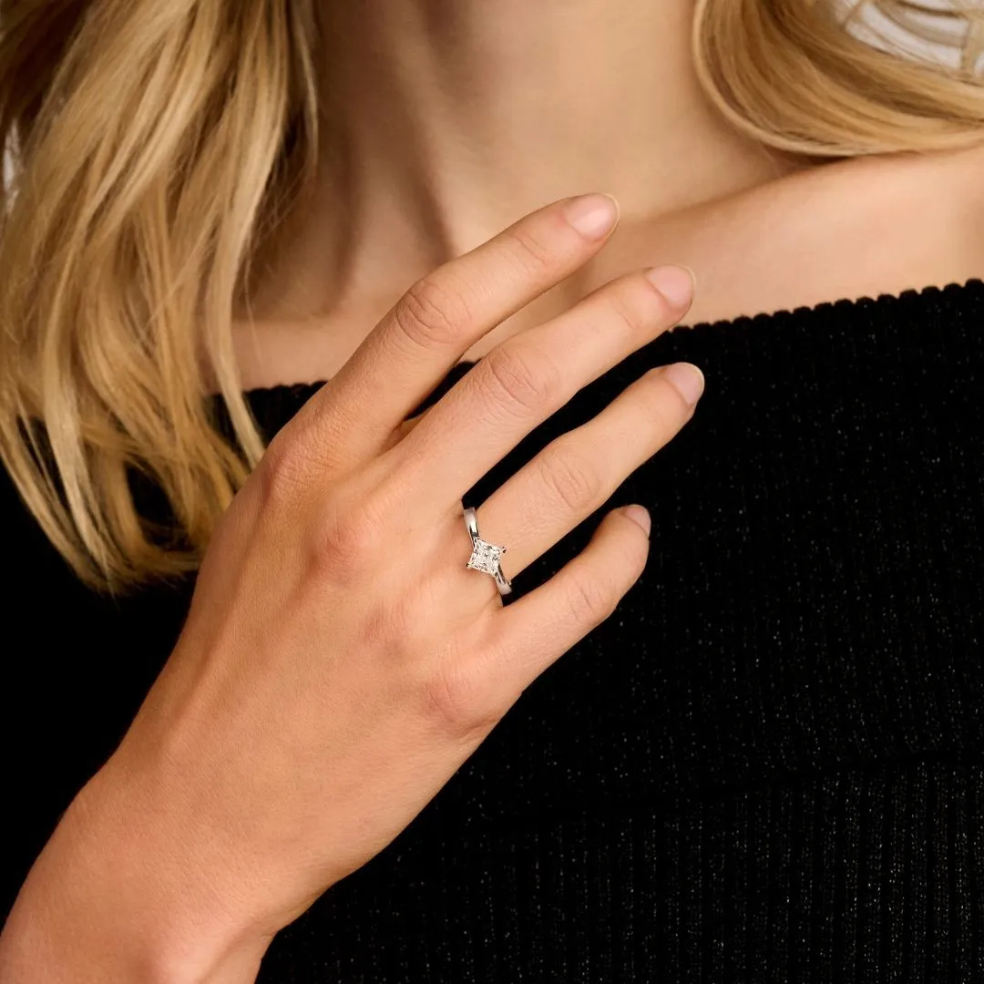 1.00 quilates anillo solitario en platino con diamante talla princesa 