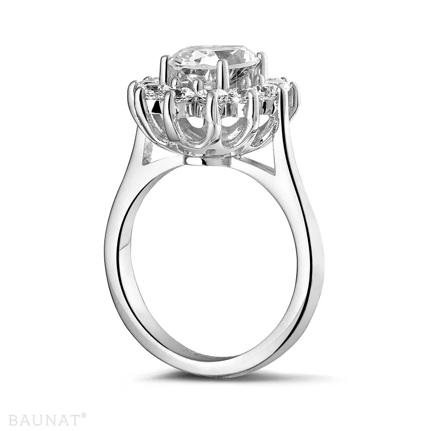 2.85 quilates anillo « entourage » en oro blanco con diamante ovalado 