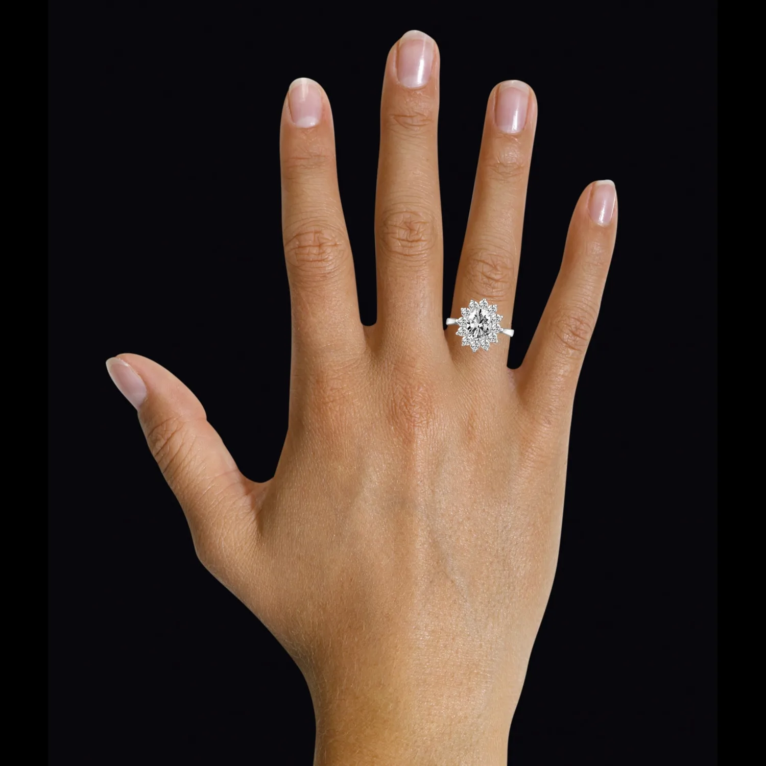 2.85 quilates anillo « entourage » en oro blanco con diamante ovalado 