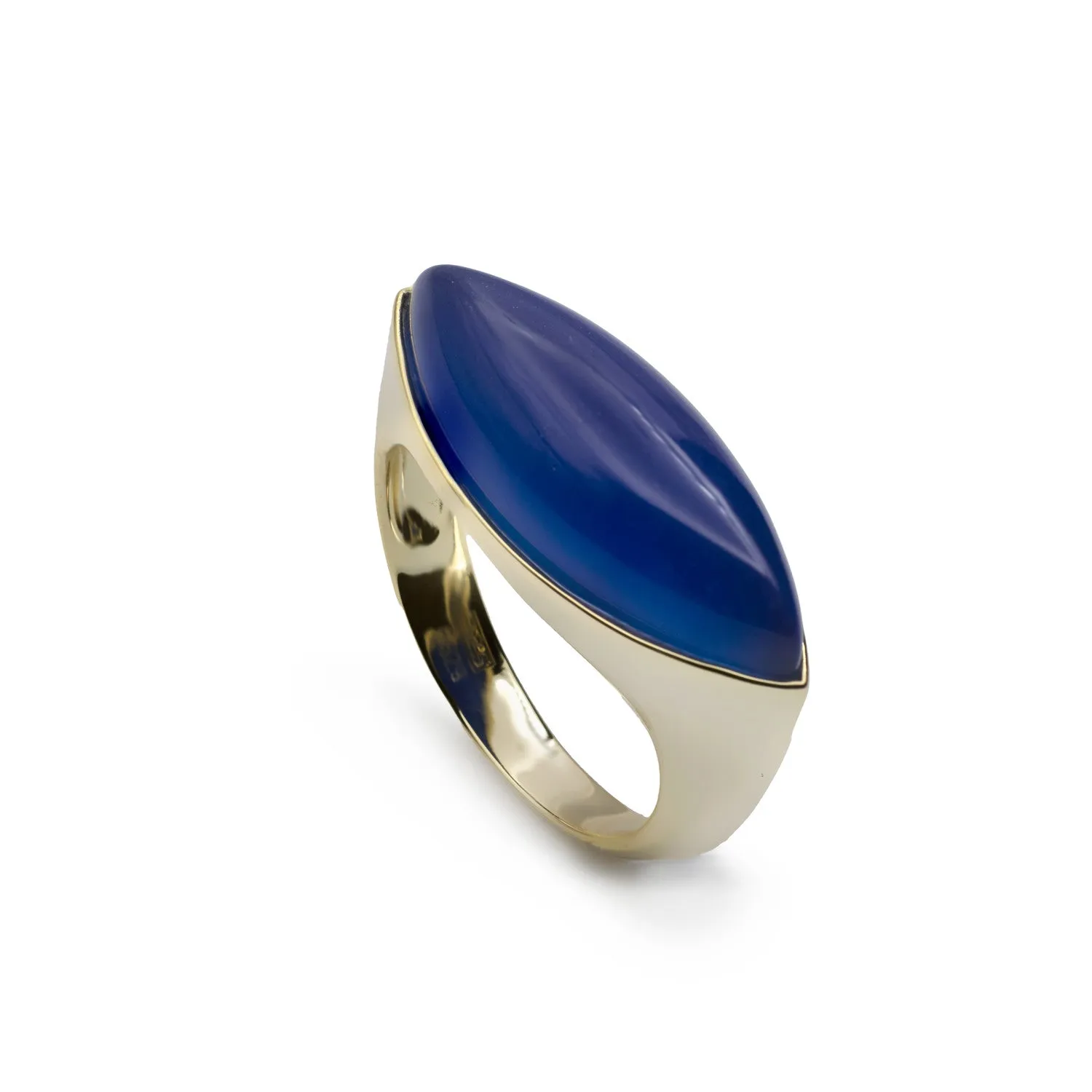 Anillo con piedra zafiro en forma ovalada alargada