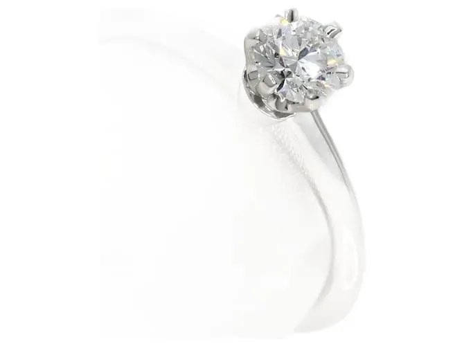 Anillo de diamante solitario Tiffany & Co. con borde afilado 