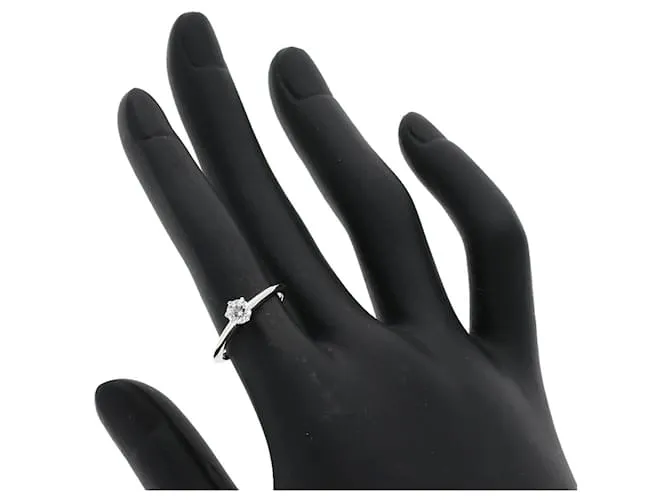 Anillo de diamante solitario Tiffany & Co. con borde afilado 