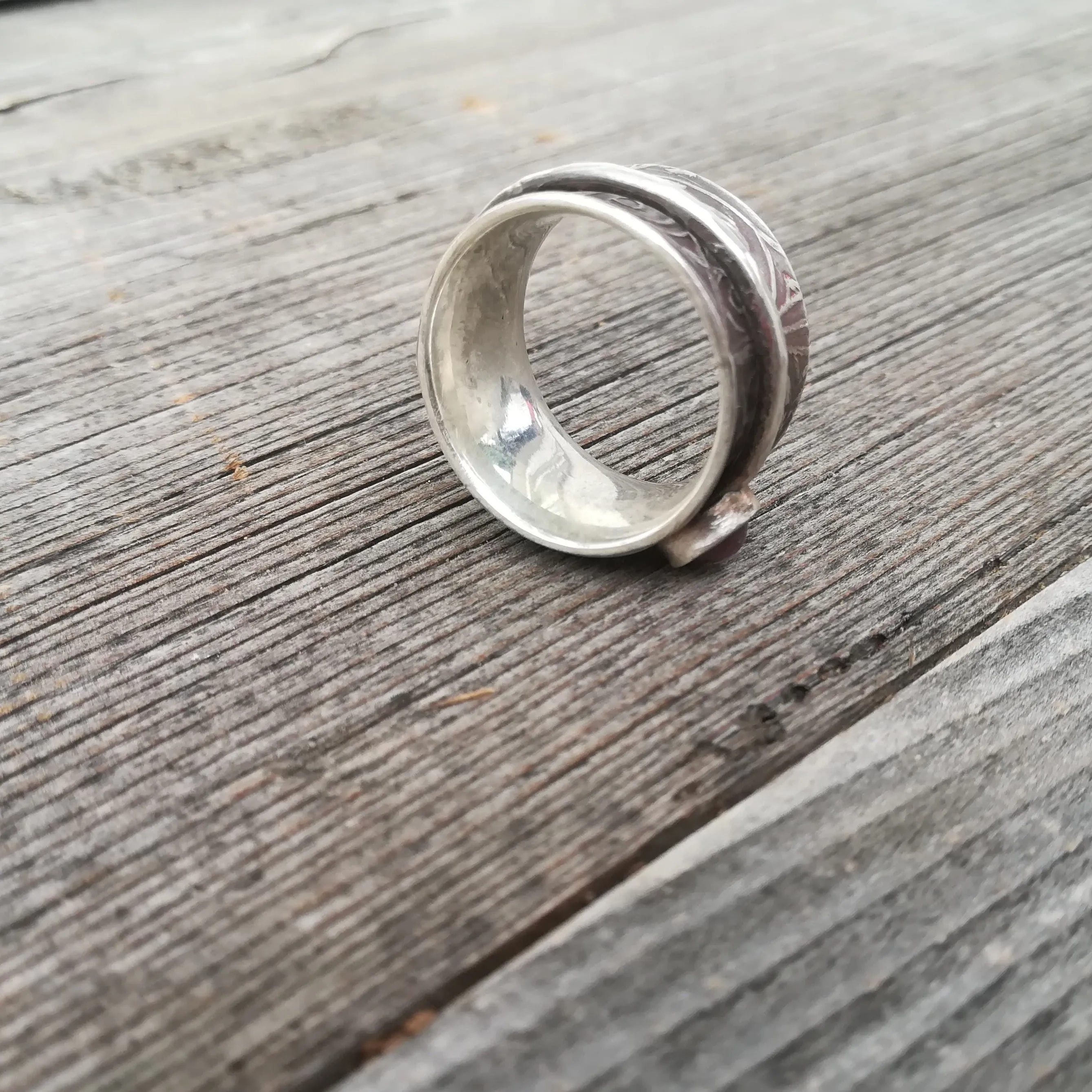 ANILLO GIRATORIO RUBí ESTRELLA Y PLATA DE LEY  TALLA 19