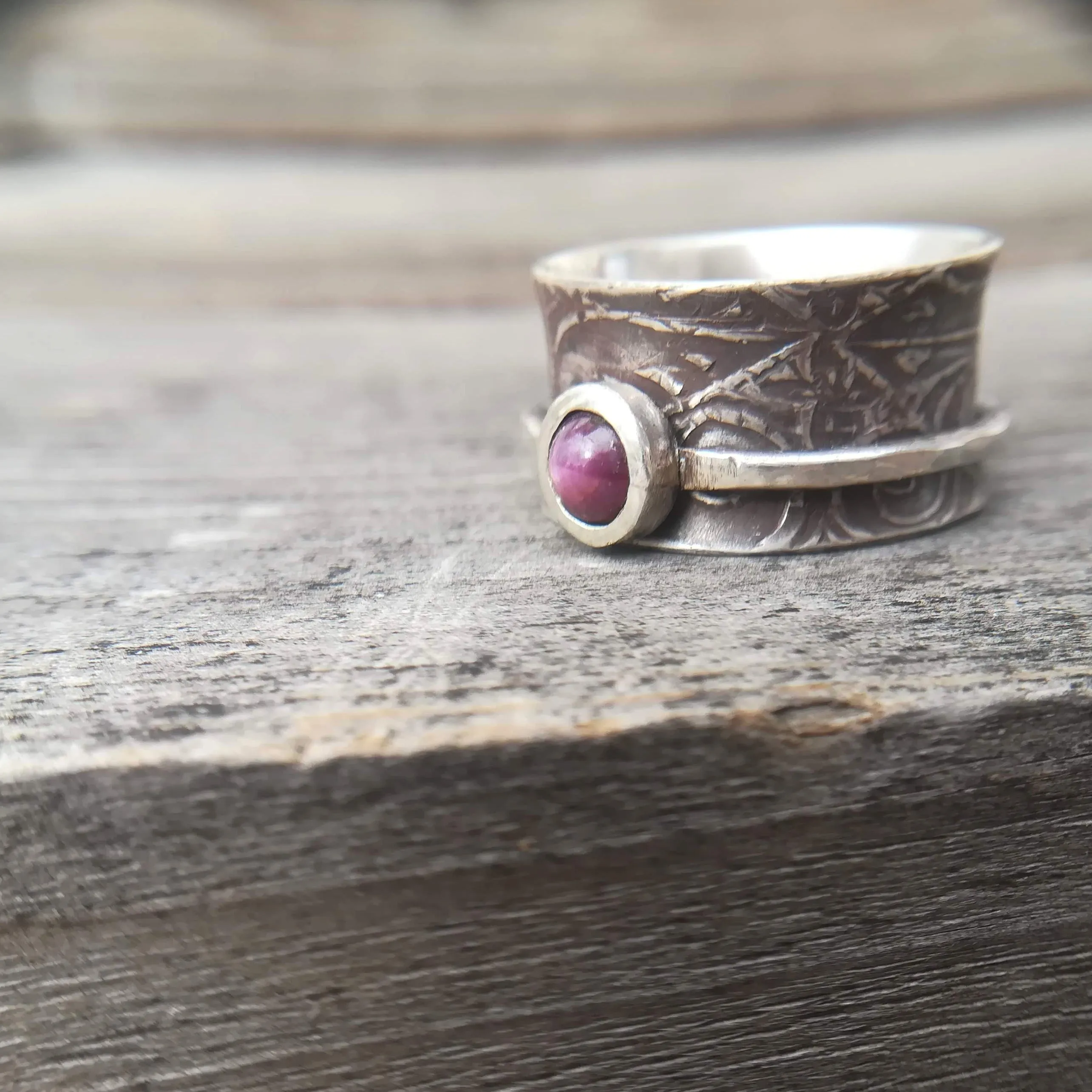 ANILLO GIRATORIO RUBí ESTRELLA Y PLATA DE LEY  TALLA 19