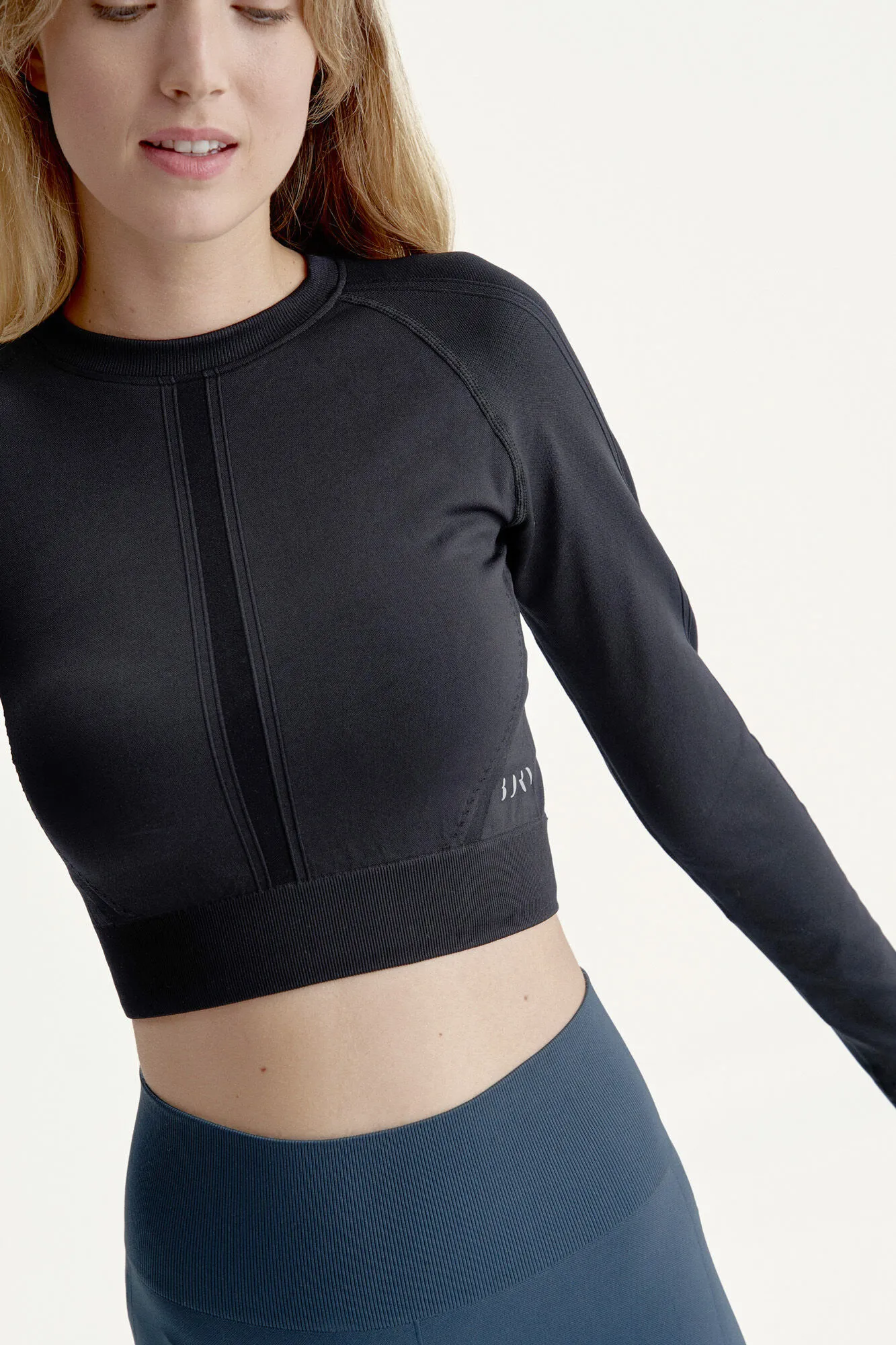 Born Living Yoga Camiseta Samsara Crop Med Navy