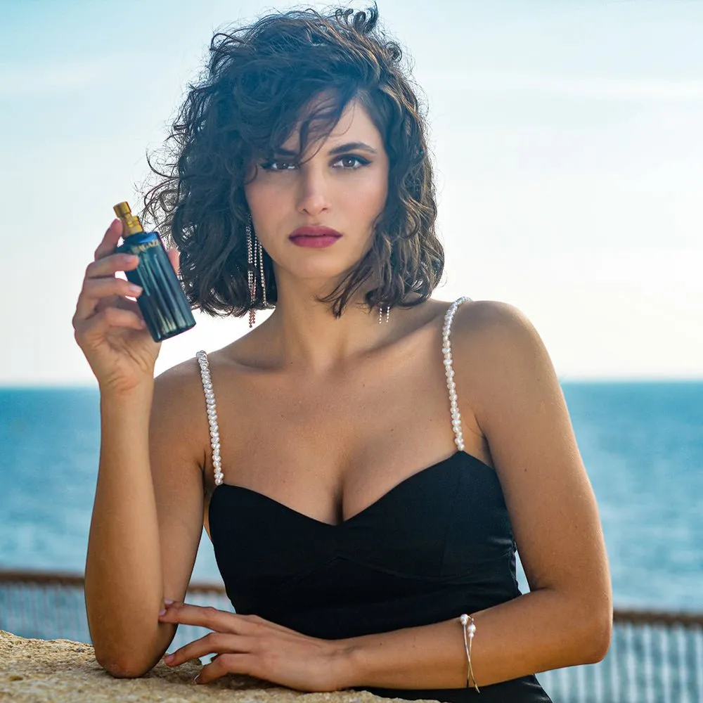 BRAVA RAGAZZA  RECUERDA A GOOD GIRL (MUJER)