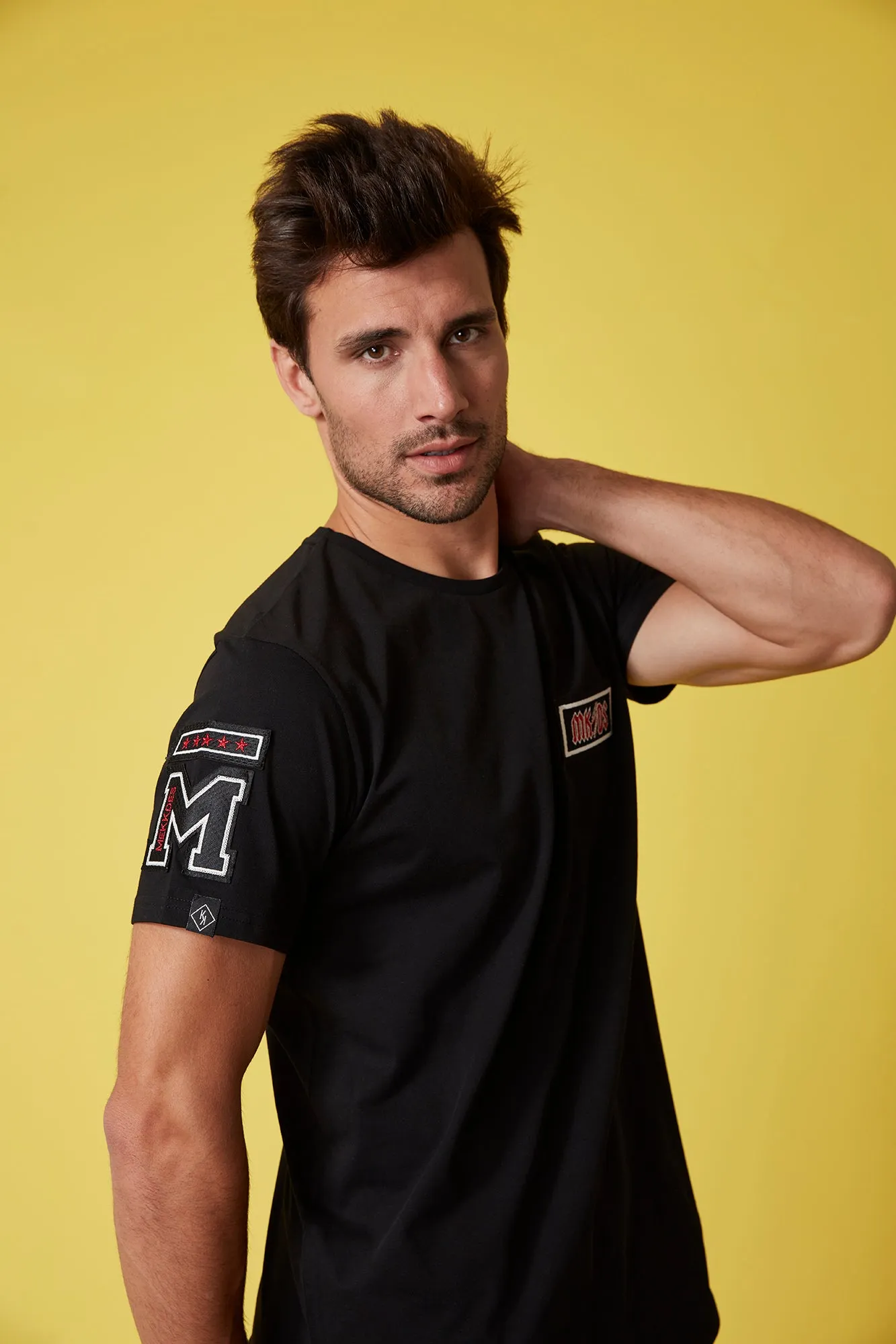 Camiseta HE negra parches MKDS rayo & bajo redondeado