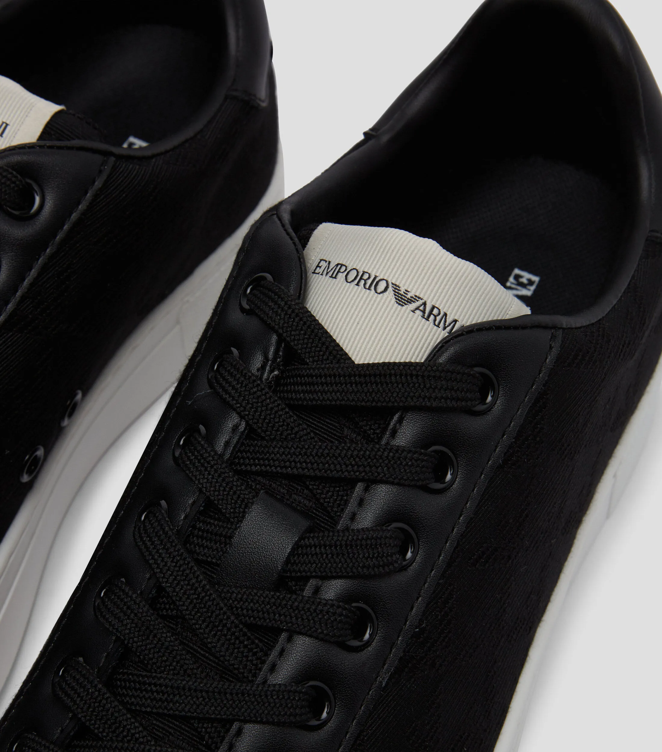 Emporio Armani Tenis casuales en negro Hombre