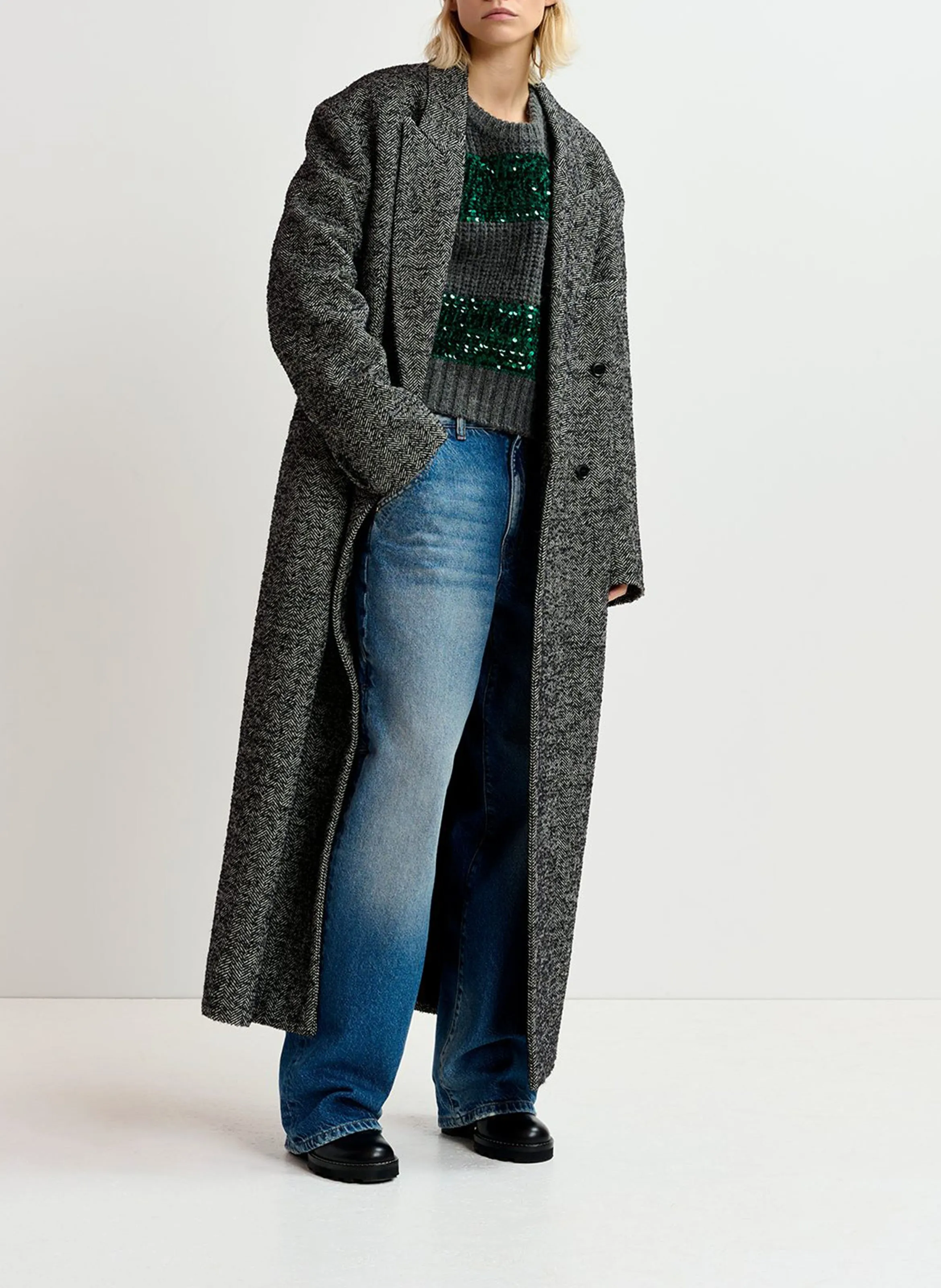 ESSENTIEL ANTWERP GROUP  JERSEY HOLGADO DE RAYAS CON CUELLO VUELTO EN GRIS