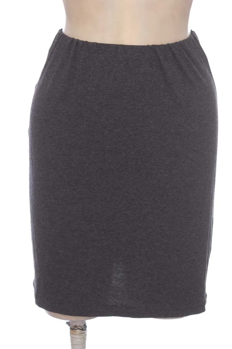 FALDA COLOR GRIS  CLOSEANDO