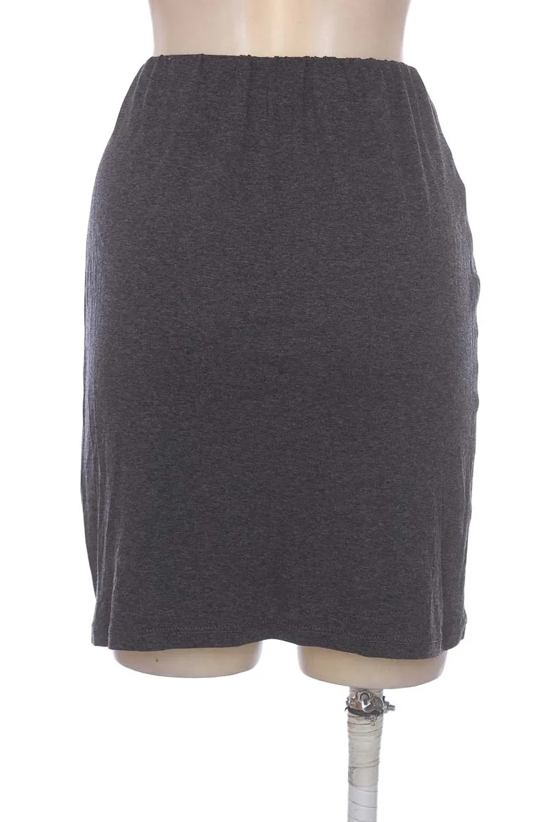FALDA COLOR GRIS  CLOSEANDO