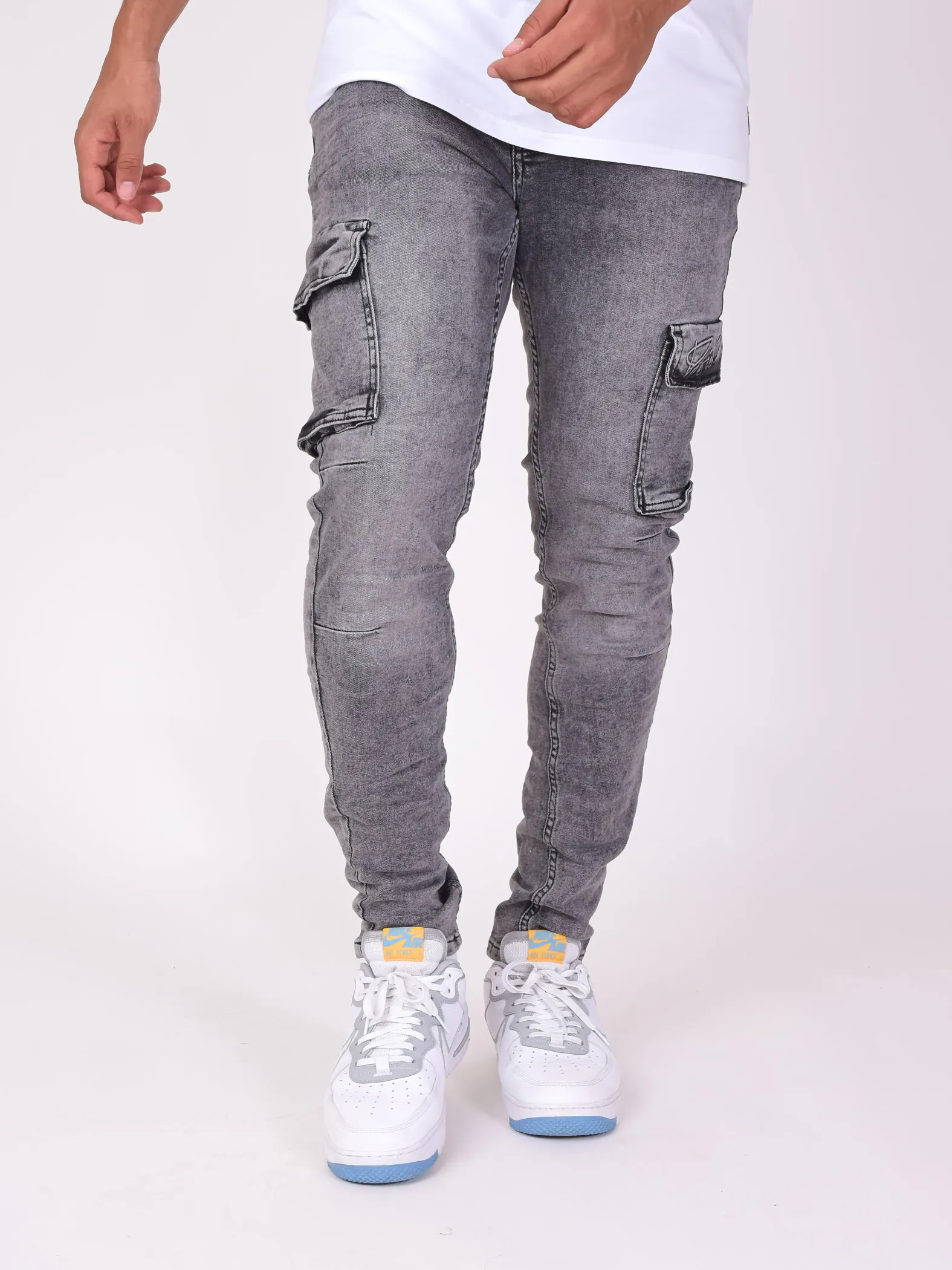 Jeans básicos estilo cargo