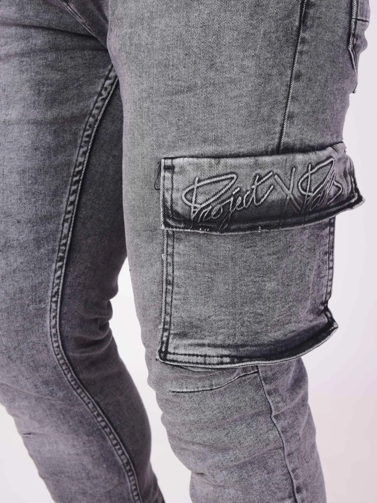 Jeans básicos estilo cargo