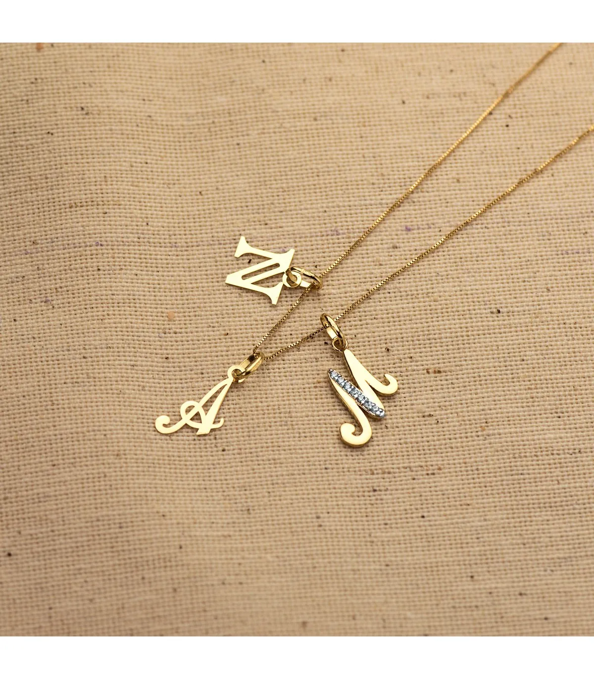 Pendentif initiale M or jaune 18k