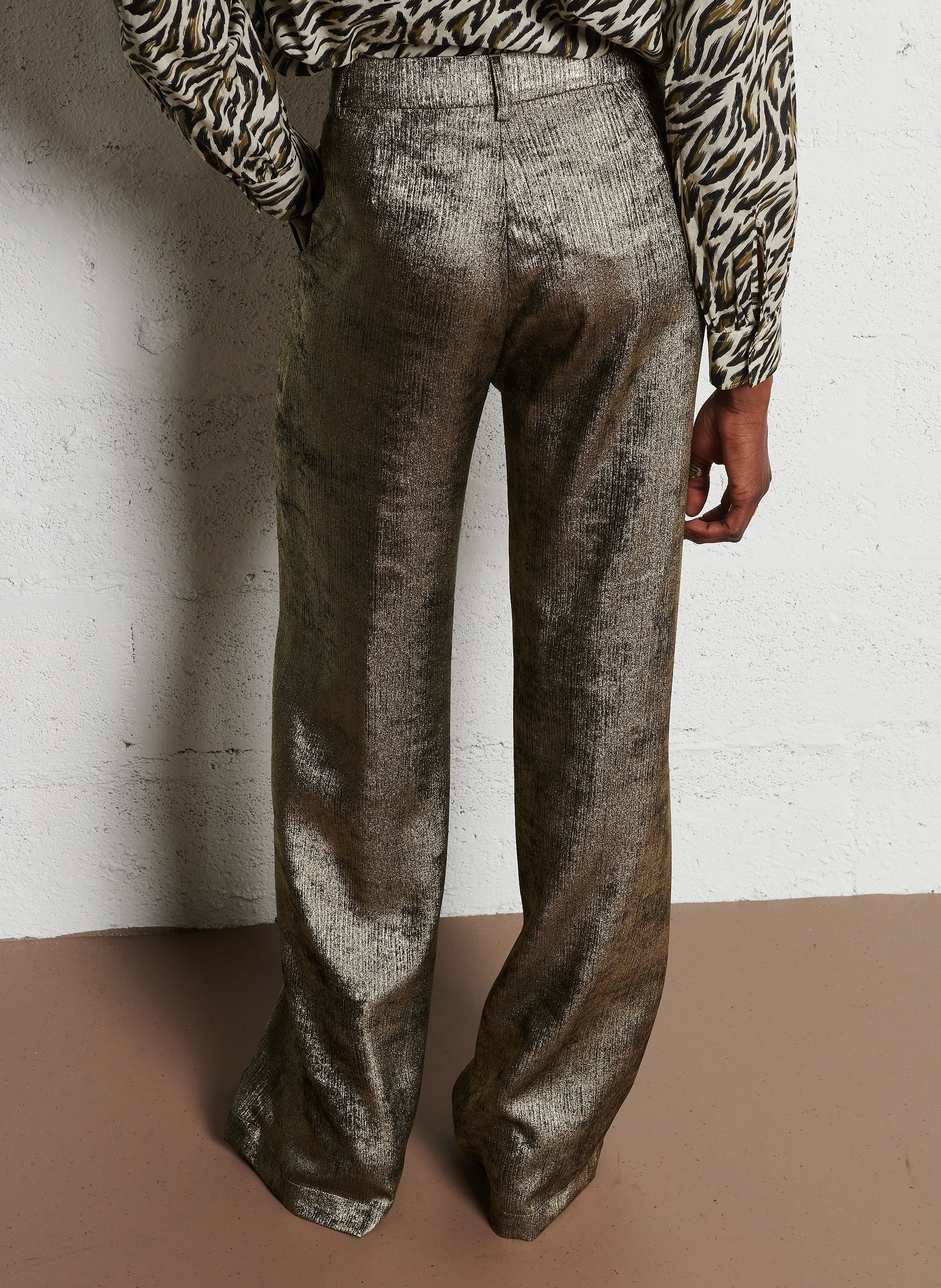 POSITANO  PANTALóN RECTO METALIZADO EN DORADO