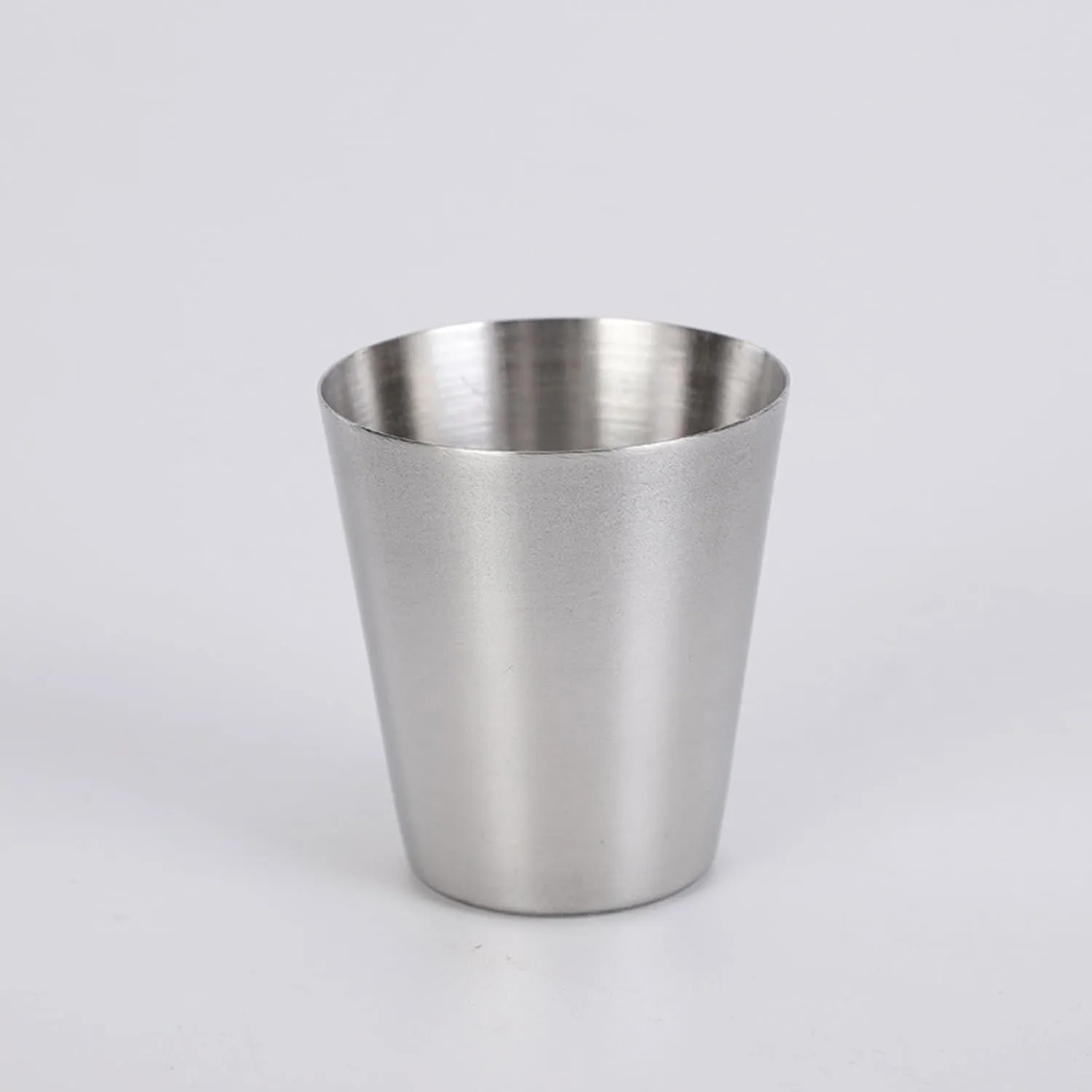 ROYJJ Paquete de 4 vasos de chupito de acero inoxidable apilables para acampar y actividades al aire libre  vasos con funda de p
