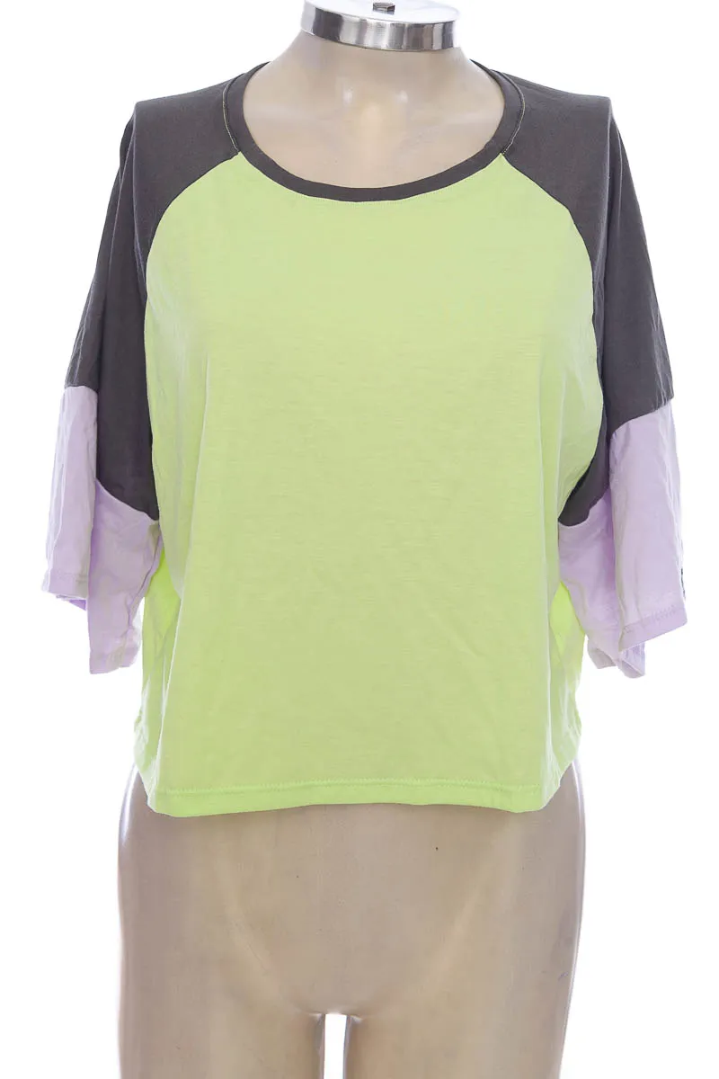 TOP / CAMISETA COLOR VERDE  REAL HUMAN