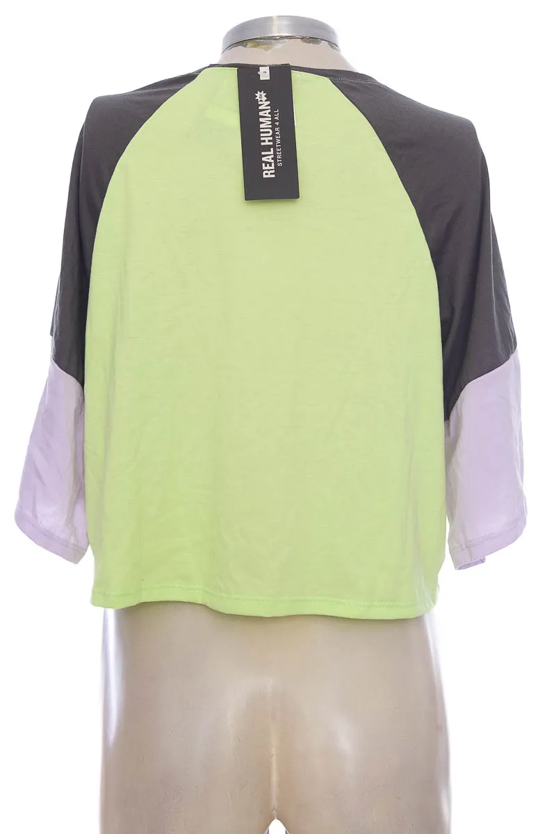 TOP / CAMISETA COLOR VERDE  REAL HUMAN
