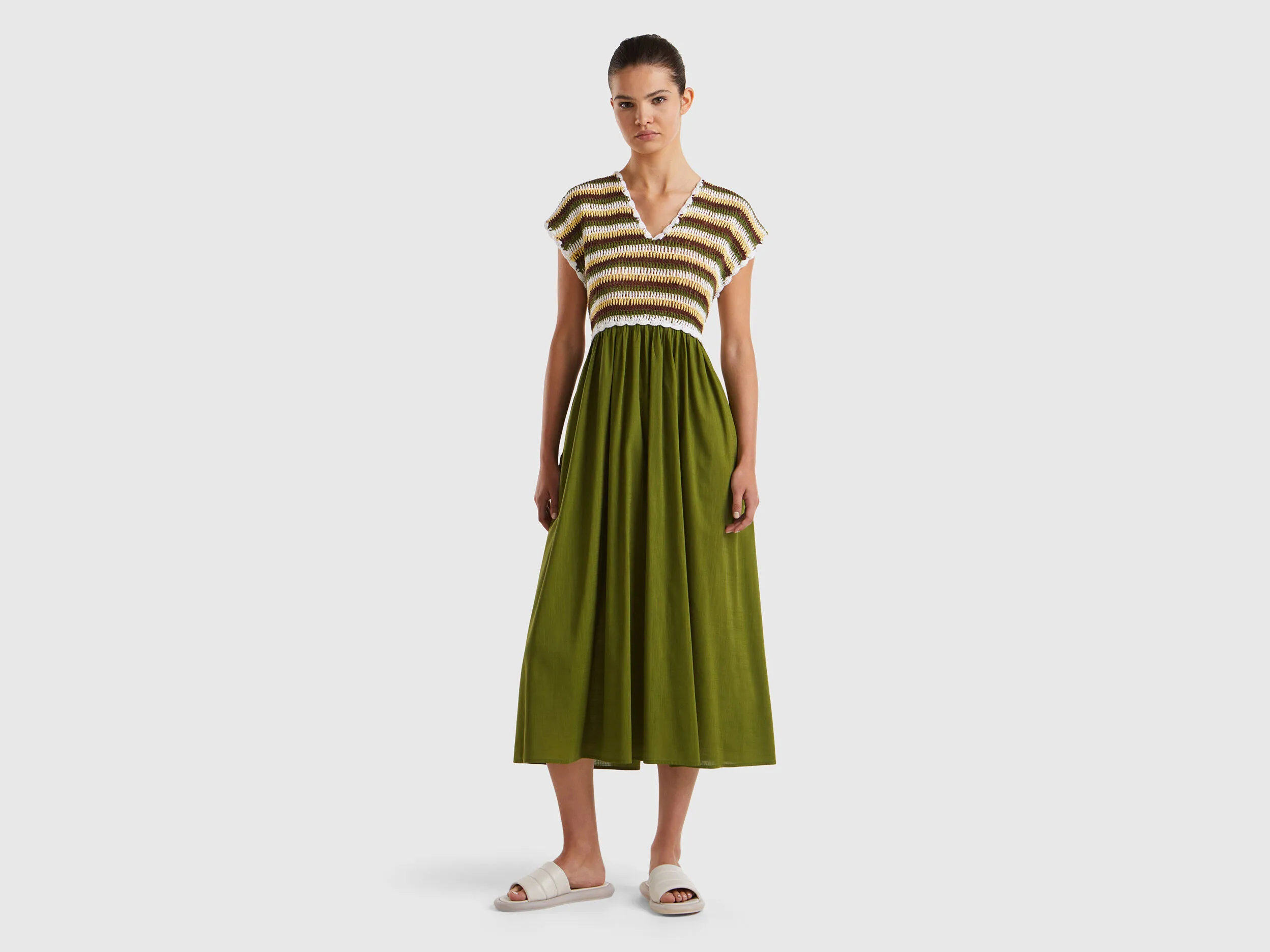 Vestido con corpiño de ganchillo
