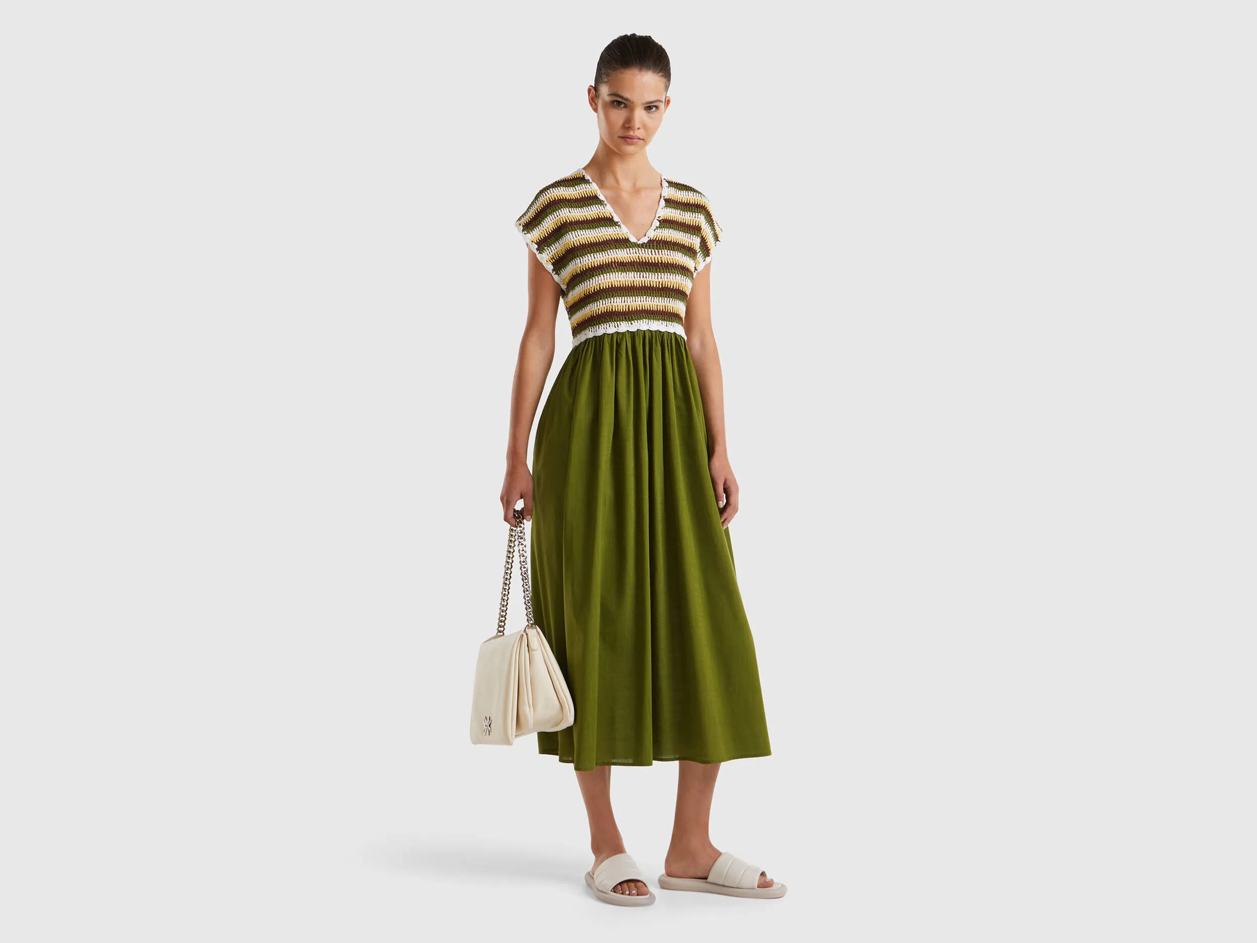 Vestido con corpiño de ganchillo