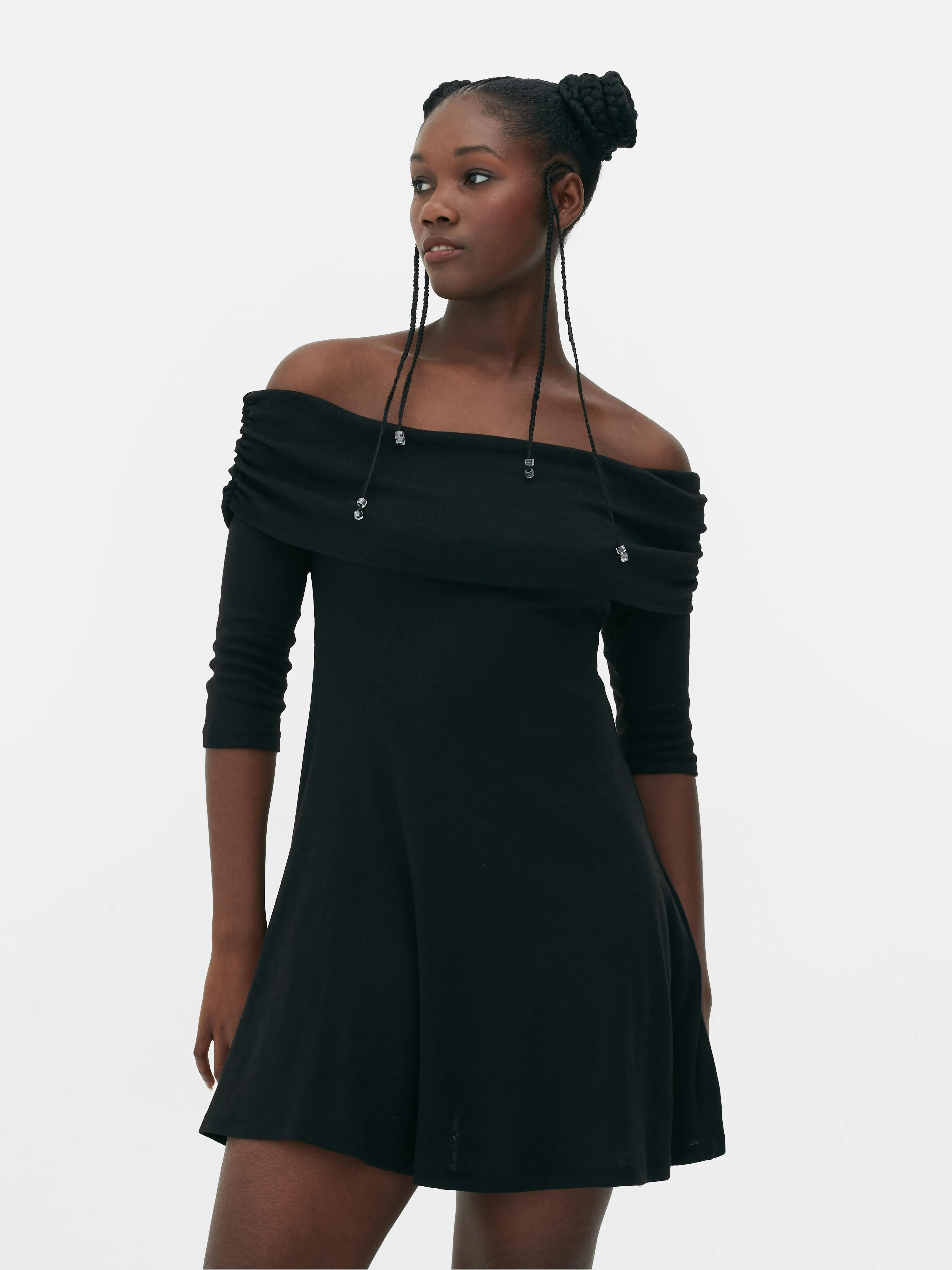 Vestido corto evasé con escote bardot
