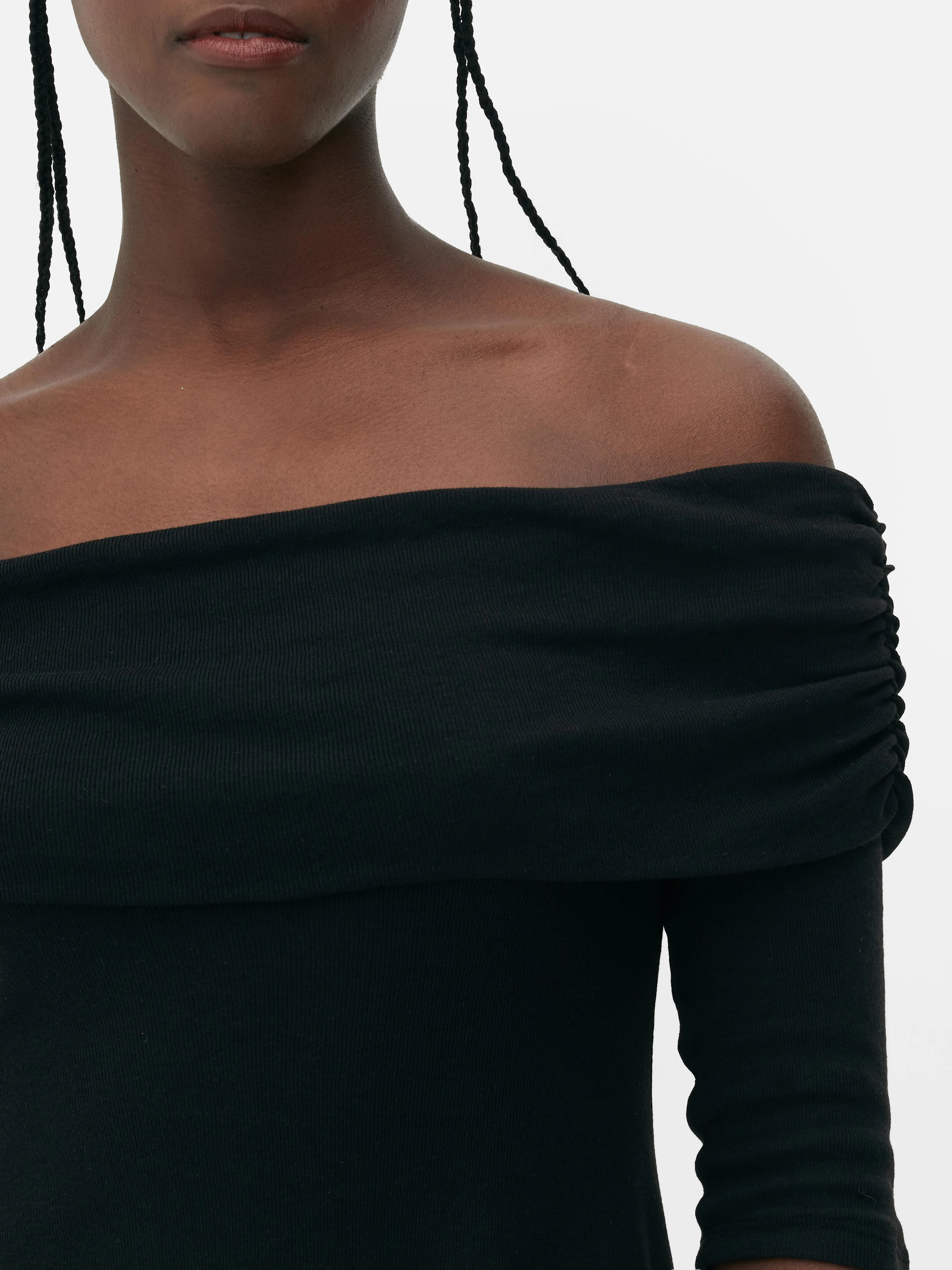 Vestido corto evasé con escote bardot