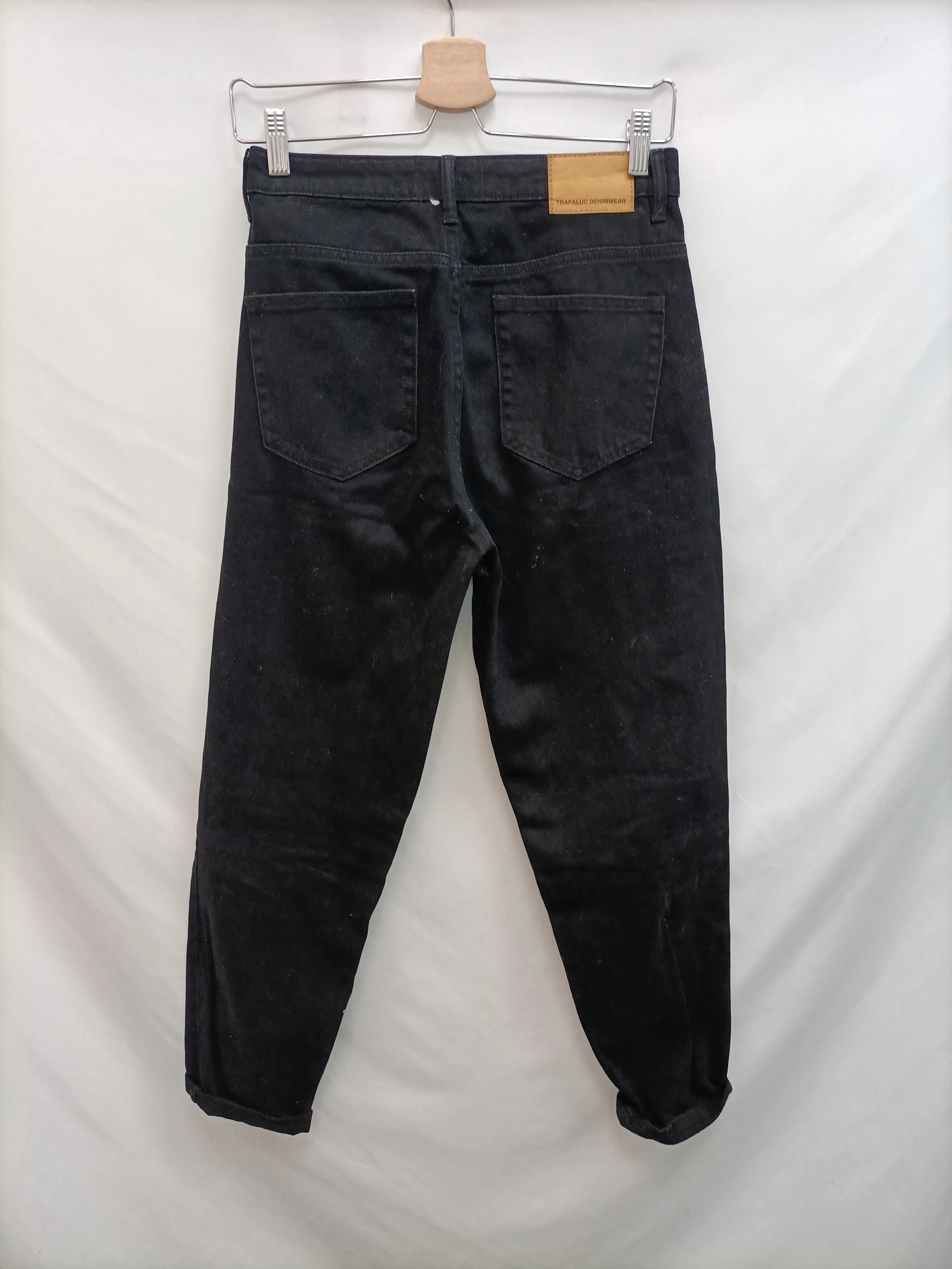 ZARA. Pantalón momfit negro T.36